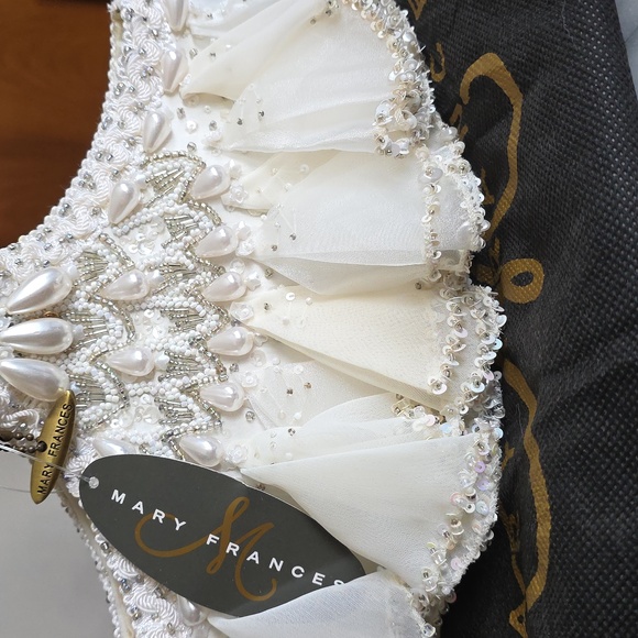 Mary Frances Pearl Beaded Clutch 🤍